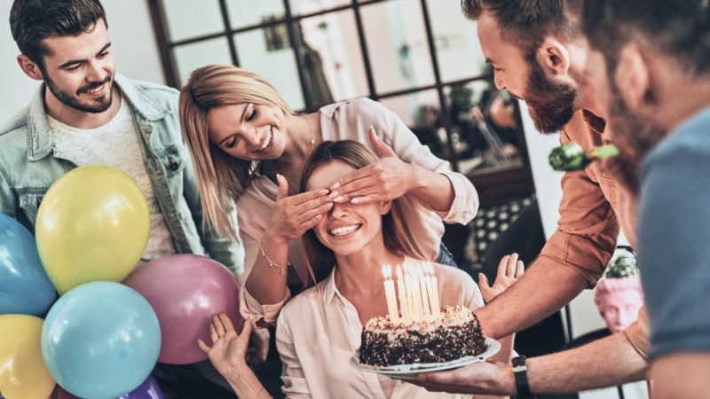 Idées de traiteur pour un repas d’anniversaire entre adultes : comment réussir votre fête ?